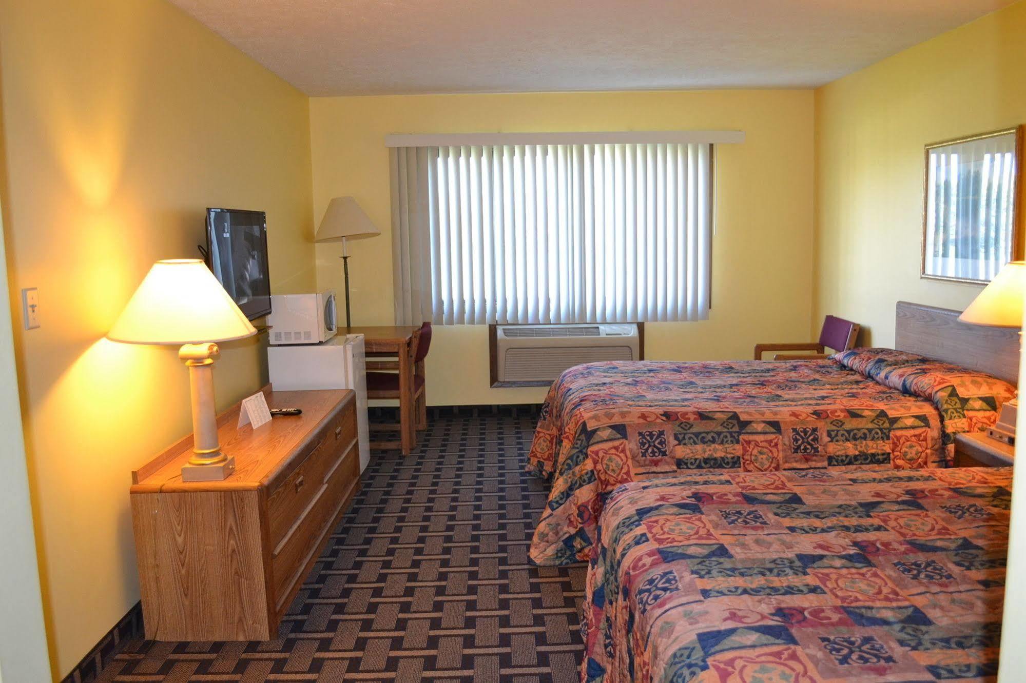 Sky Lodge Inn & Suites - Delavan Exterior photo
