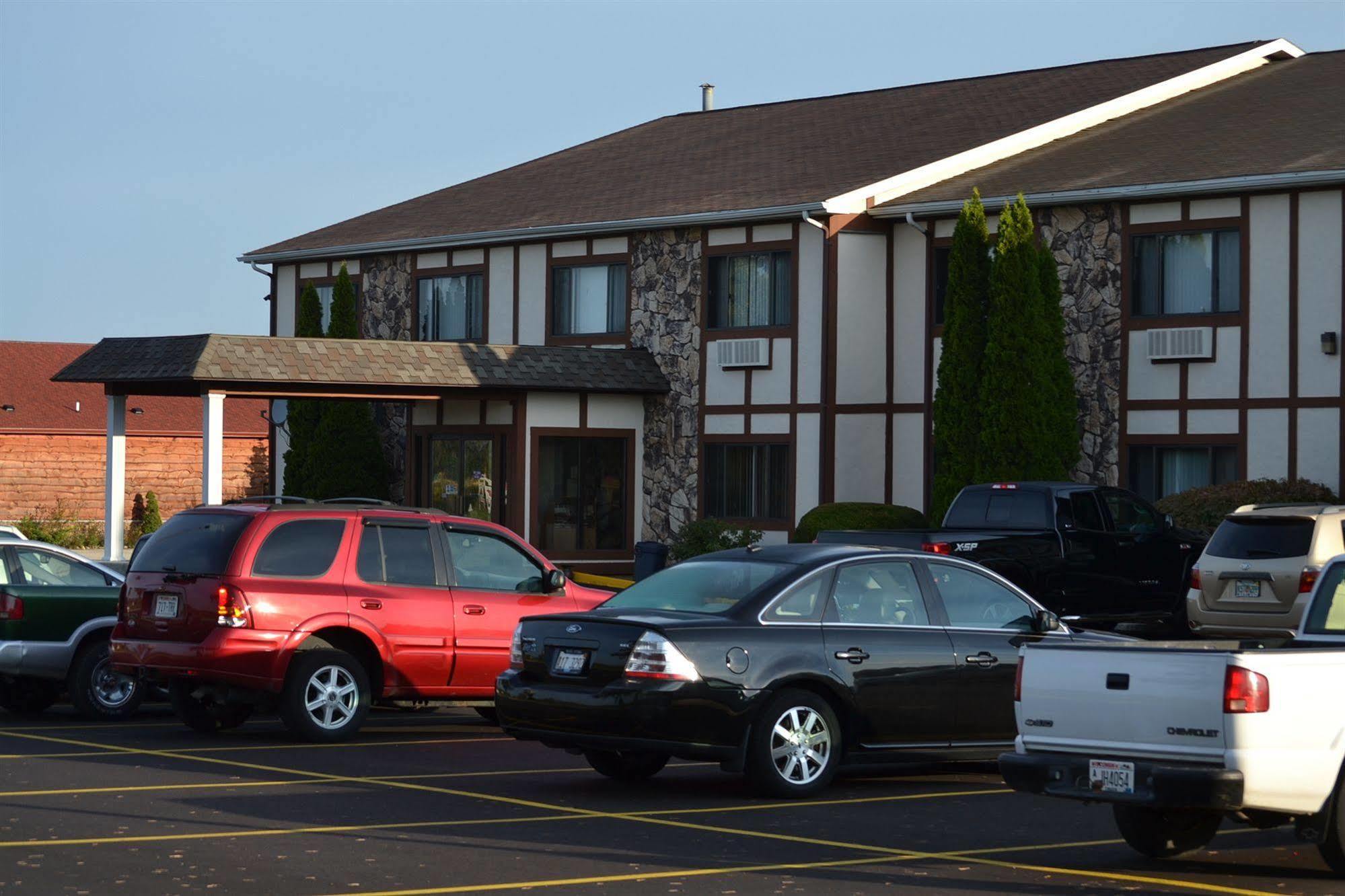 Sky Lodge Inn & Suites - Delavan Exterior photo