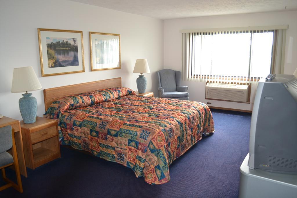 Sky Lodge Inn & Suites - Delavan Exterior photo
