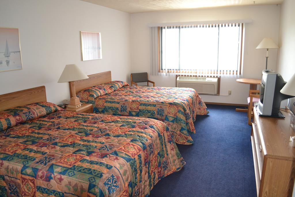 Sky Lodge Inn & Suites - Delavan Exterior photo